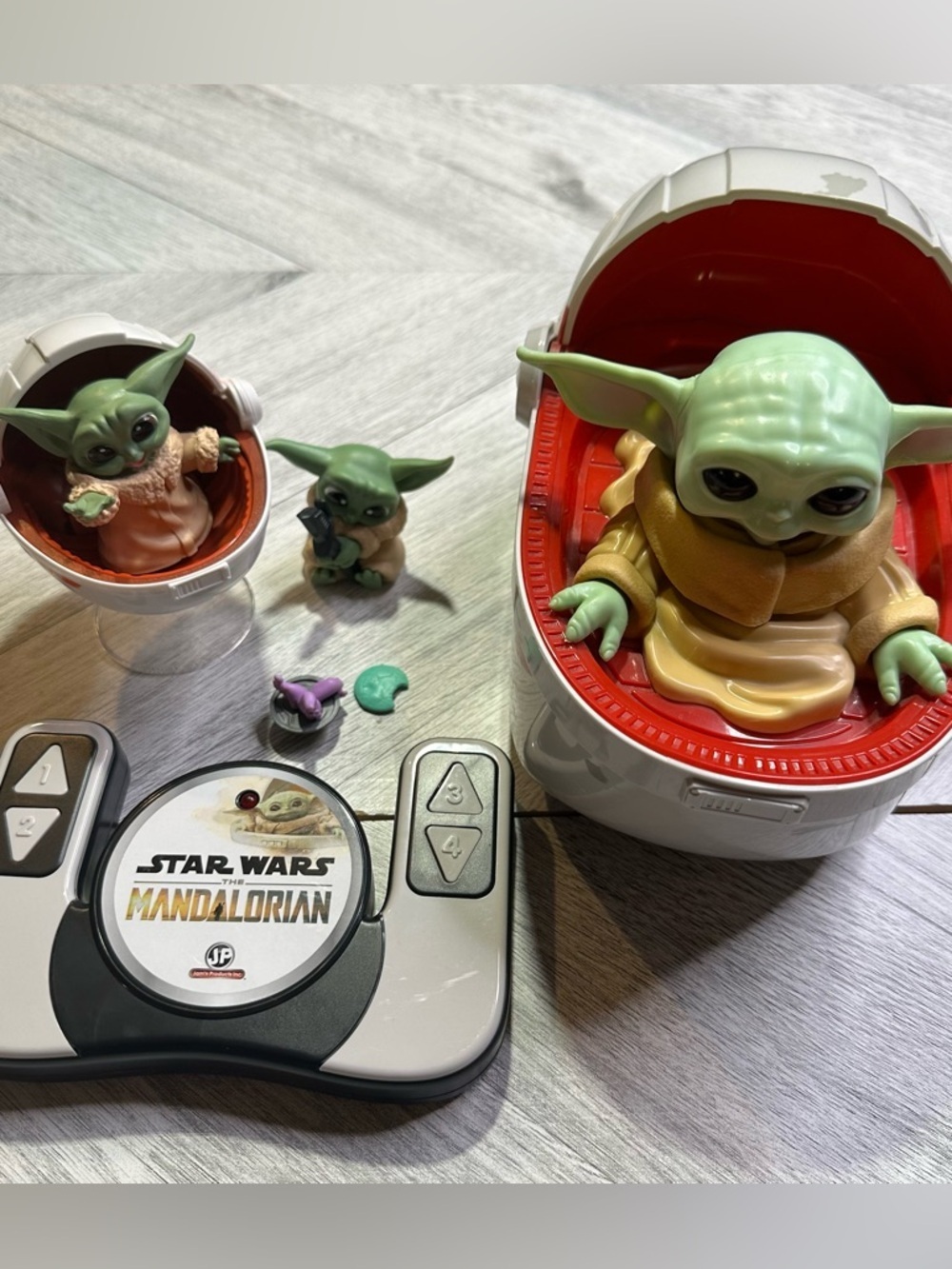 Star Wars Mandalorian Baby Yoda 9"
Grogu & Hover Pram Radio Remote Control